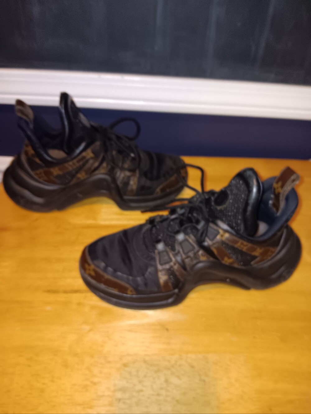Louis Vuitton Monogram Archlight Sneakers Size 9 - Picture 3 of 7